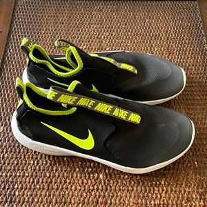 Nike 6.5Y slip on runner